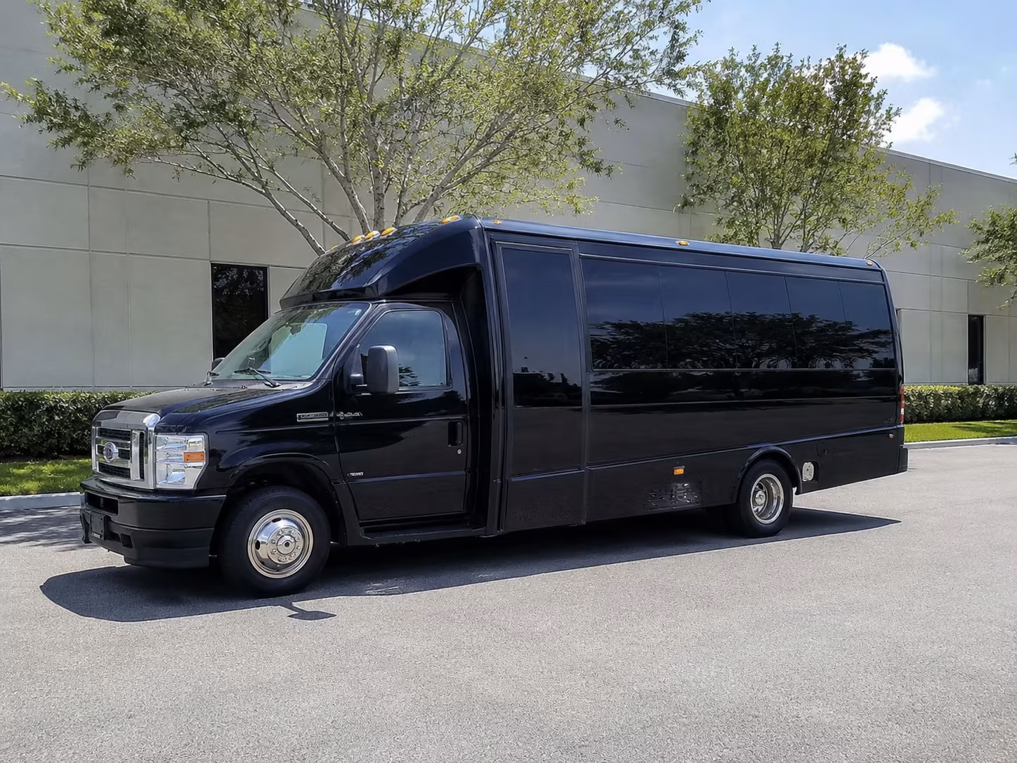 charter buses to suncoast credit union arena shows in fort myers
